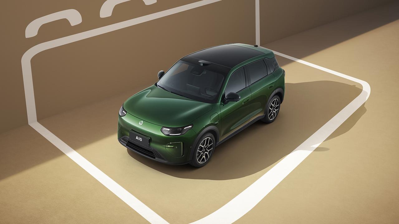 近日，零跑全新A平台首款车型零跑A10上市，有403km、505km两种续航共4