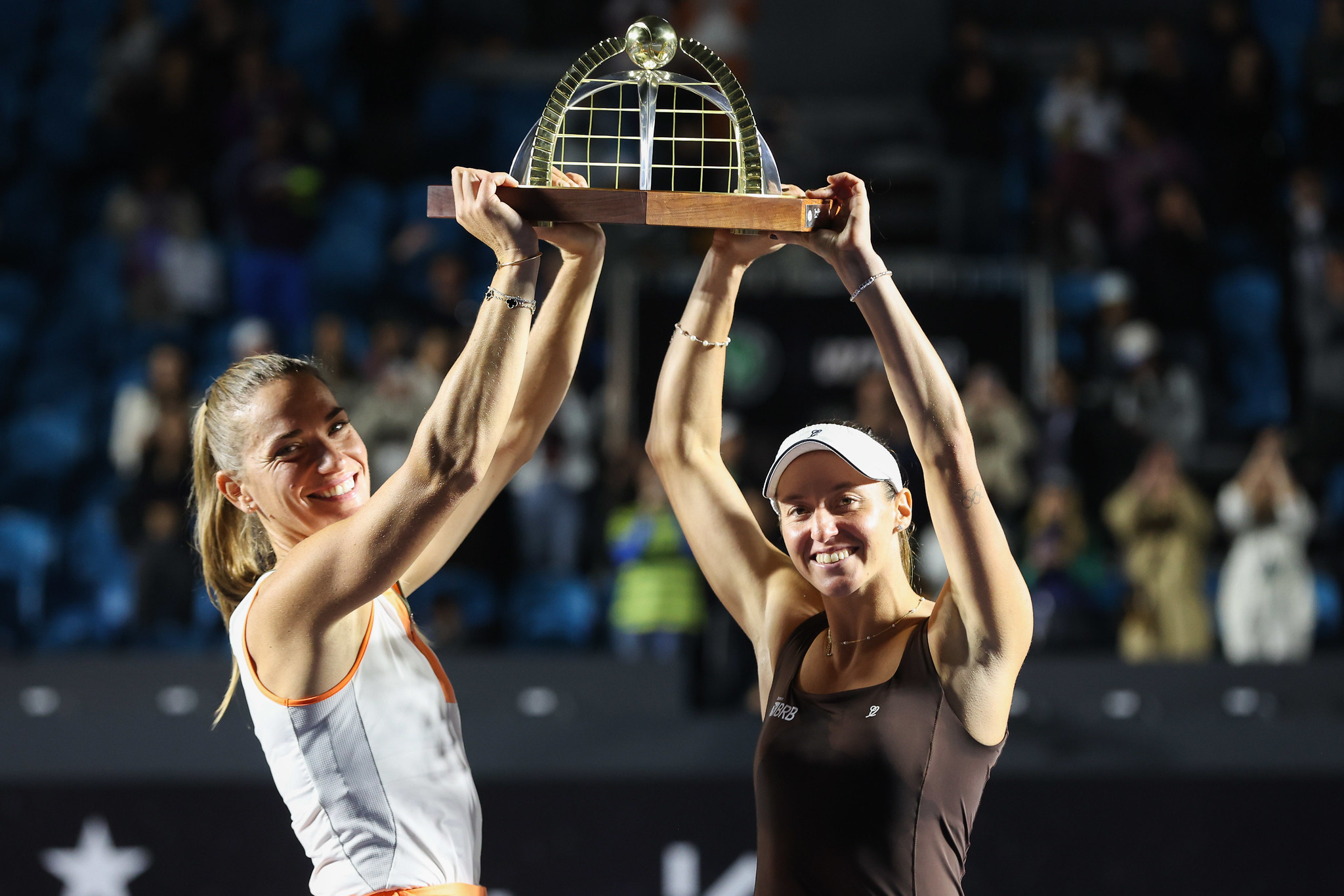 WTA250圣保罗站双打决赛，头号种子巴博斯/史蒂芬妮以4-66-310-4