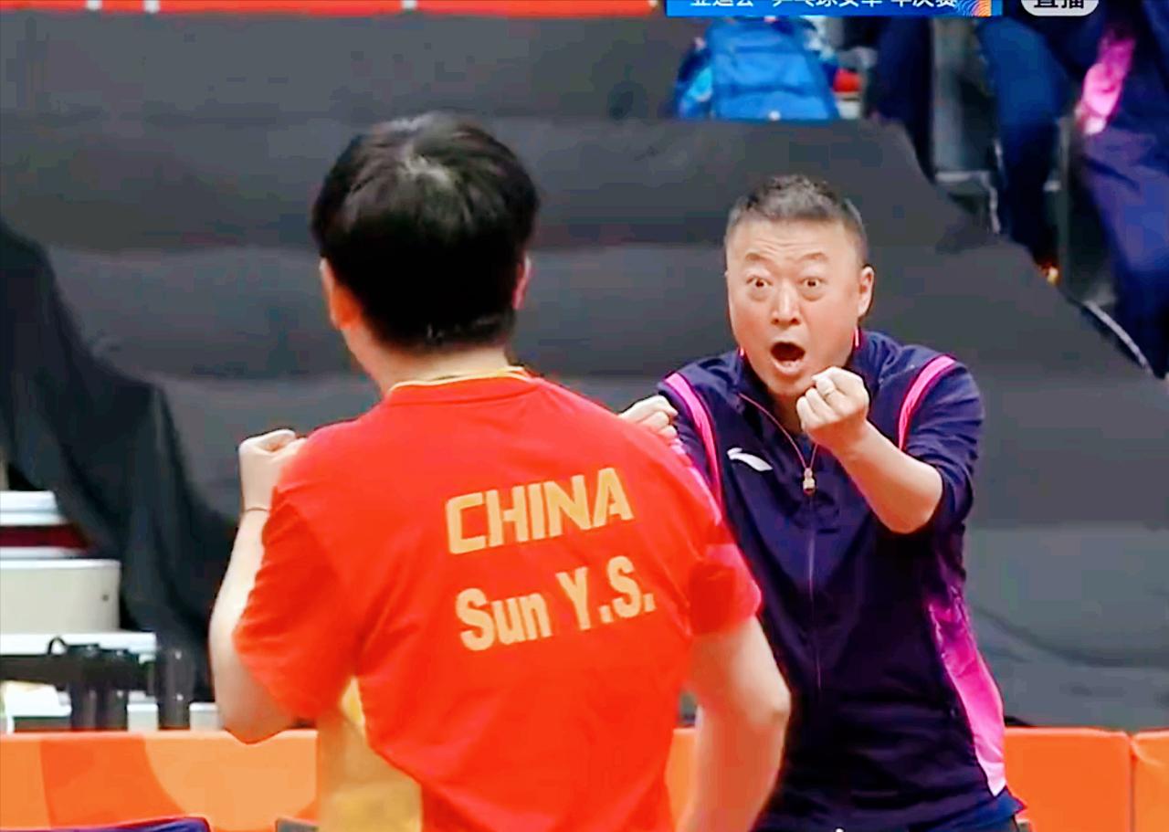 我去！马琳指导孙颖莎时，又被全球直播了，国乒的秘密还有吗？别忘了日本教练中泽锐