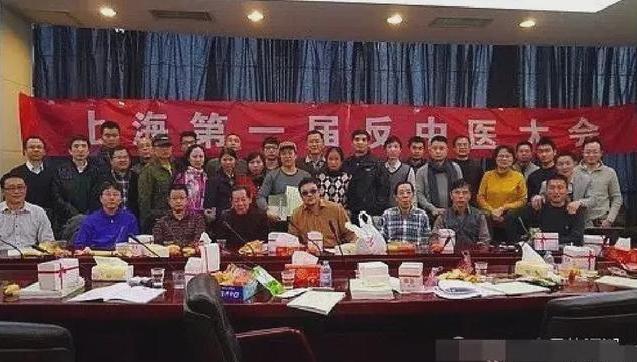 “中医不灭，天理难容？”中南大学的教授张功耀发起万人签名，要求取消中医药，这是一