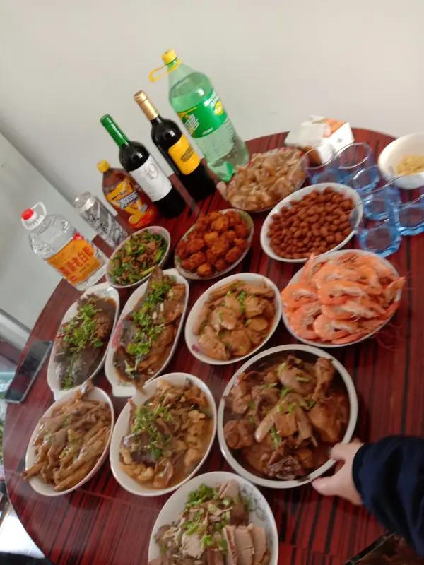 95后女生上门做年夜饭爆单，月入4万！背后真相把打工人看哭了春节的时候这事儿可