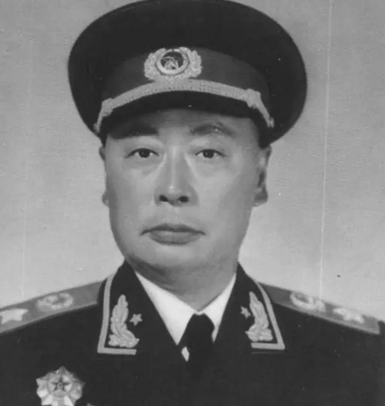 1943年新四军活捉了国民党副总司令韩德勤，陈毅愁眉不展，想装作不认识放他走，中