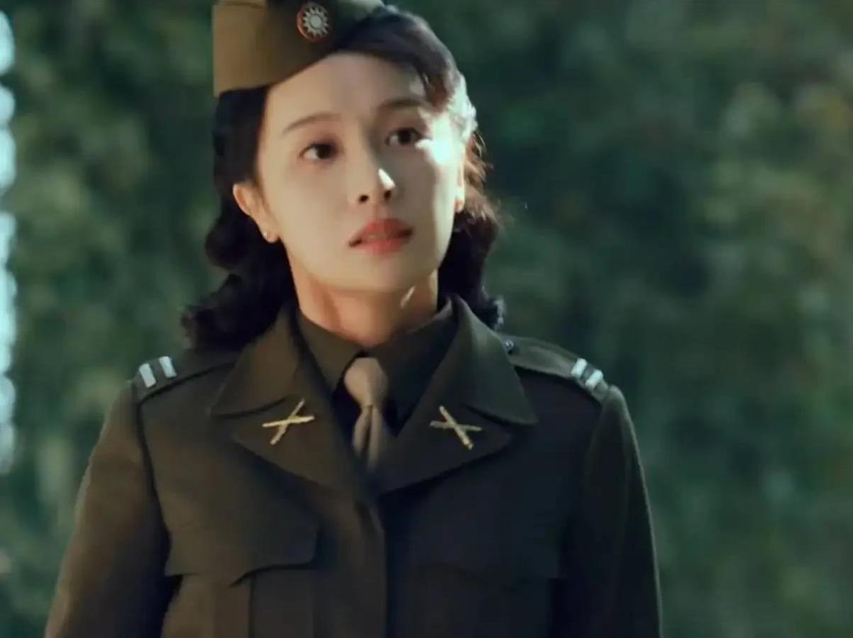 狗特务谷正文派了两个奸细到我方谍报人员身边，一个得逞了，一个不知道什么结果。谷