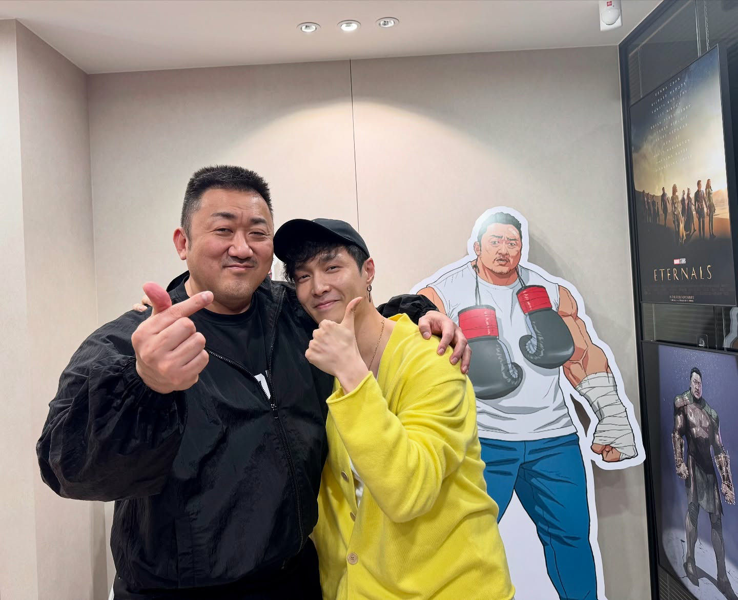 卧槽！马东锡晒与张艺兴合影！！！[笑着哭]​​​