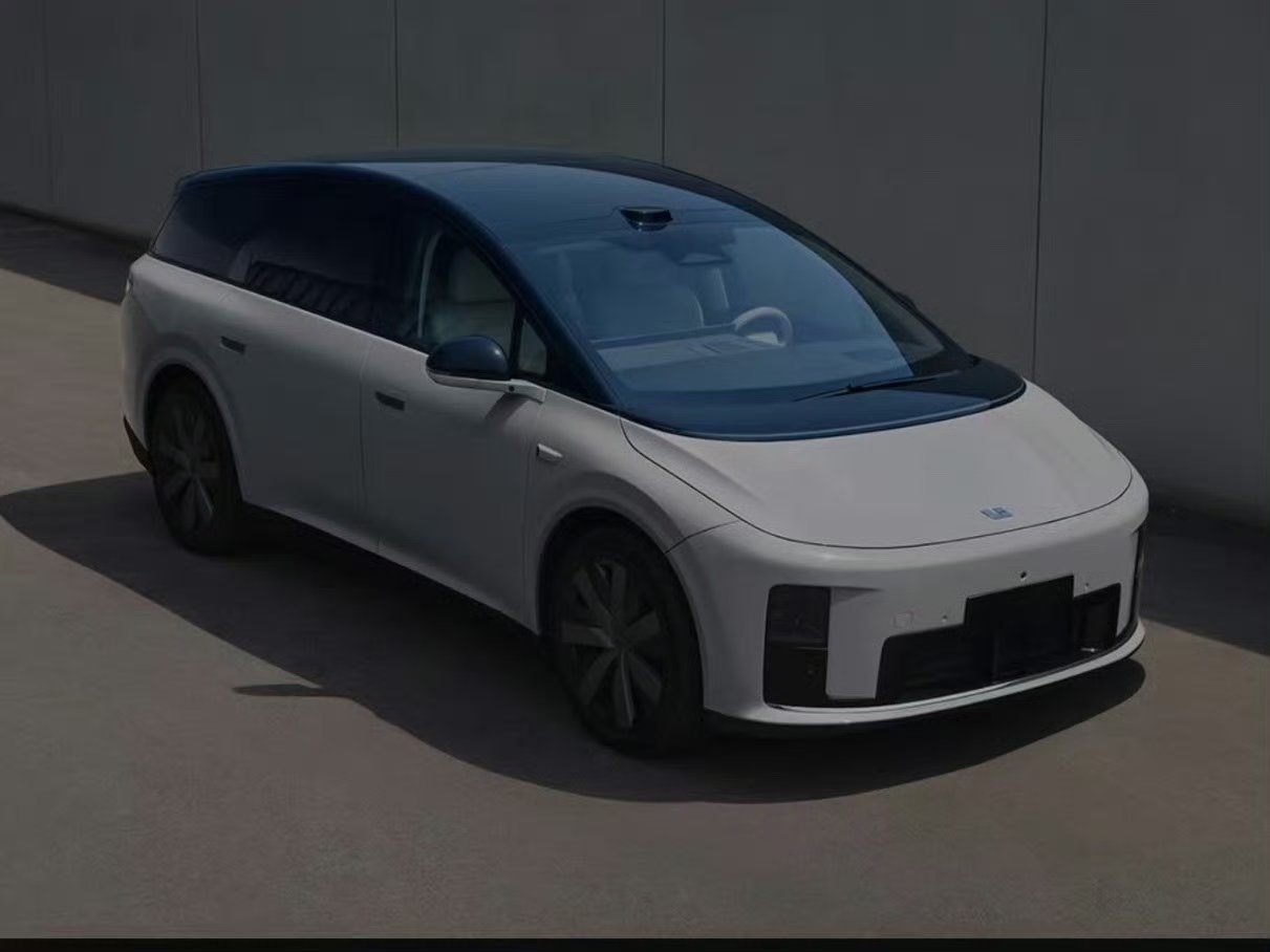 2026款理想MEGA、理想i8亮相，公告里MEGA有四激光，而i8没有，大家猜