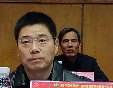当下最坐立难安的就是篮协主席郭振明了。宫鲁鸣是否下课，既不由他本人主动辞职决定，