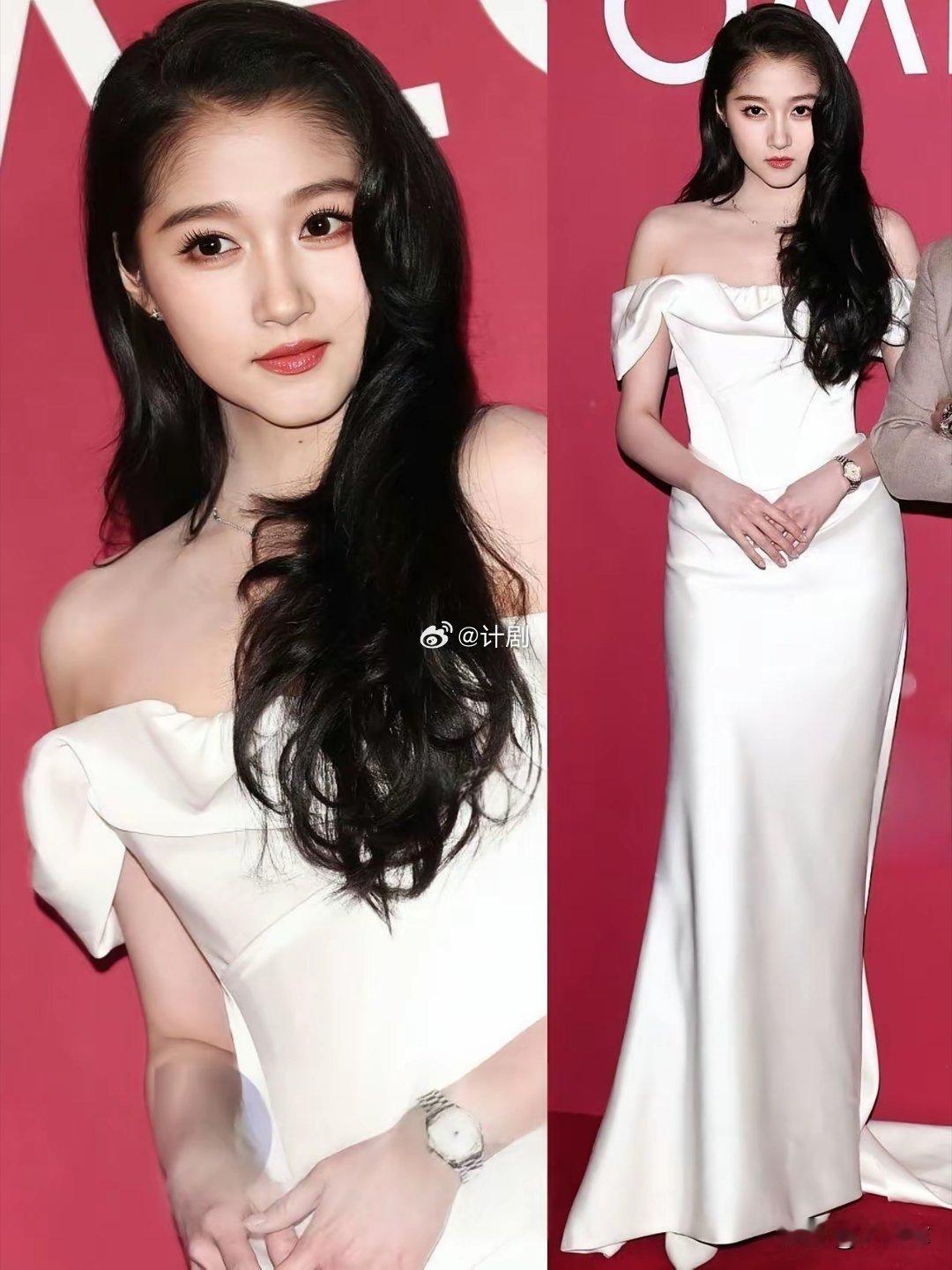 关晓彤自身条件这么好，可是却一点观众缘都没有，也是稀奇个人觉得她不应该在那么小和