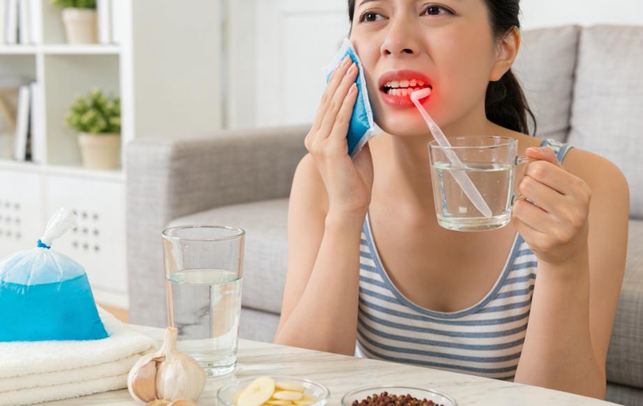 牙疼不是病疼起来真要命，学会这几招，在家也能轻松缓痛相信很多人都有过牙疼的经