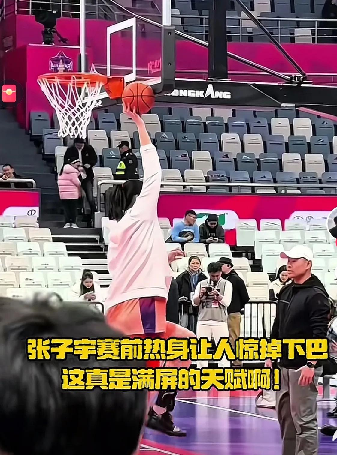 看了一段女篮姑娘张子宇赛前适应场地的训练，太强悍了！你看，她双脚站地，托起的
