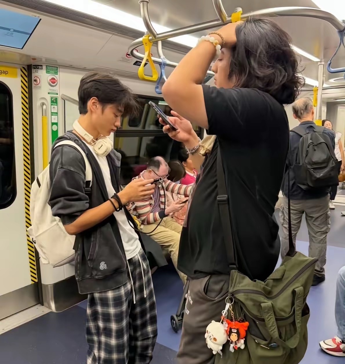 费曼和杨阳洋真的能玩到一起去，如今杨威儿子杨阳洋在香港读书，费曼也是尽地主之谊，