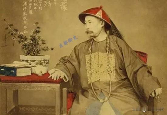 咸丰十年六月，湖南巡抚骆秉章升任四川总督，咸丰让他带队入川镇压太平军。朝廷只给