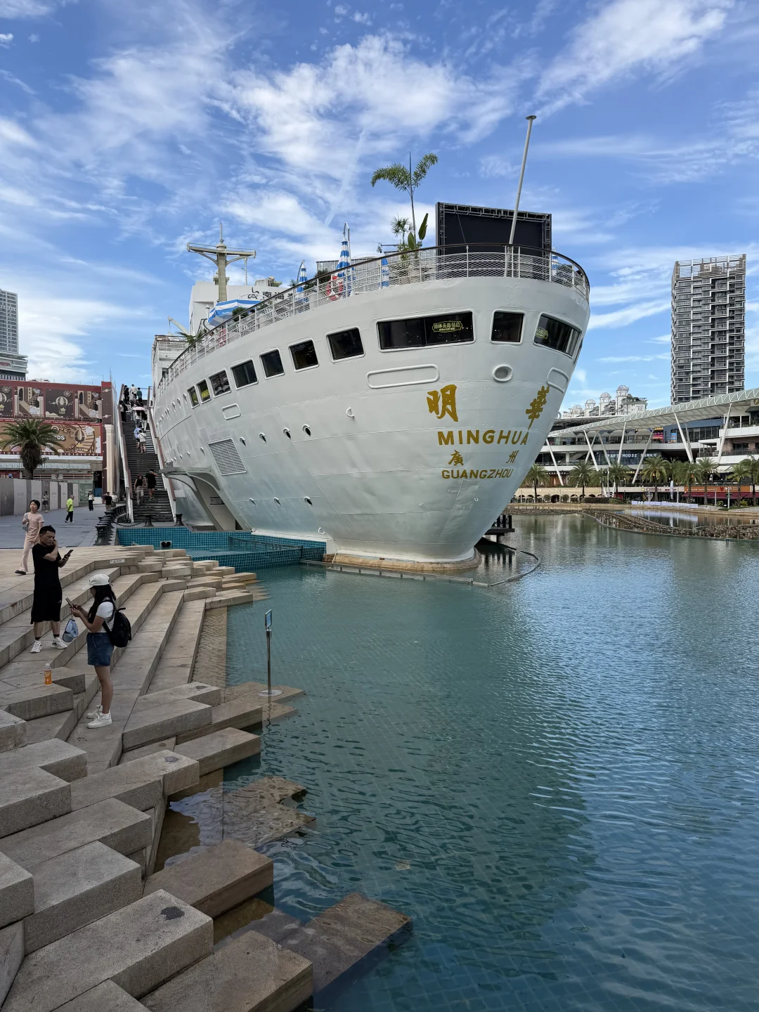 怎么办？沉溺于深圳海上世界的风光无法自拔