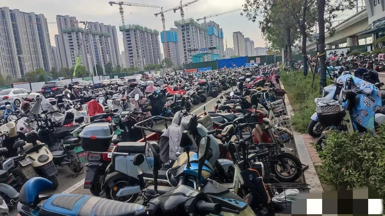 同样是山东城市，为啥济南电动车遍地，青岛电动车就少很多呢？其实说到底还是济南做得