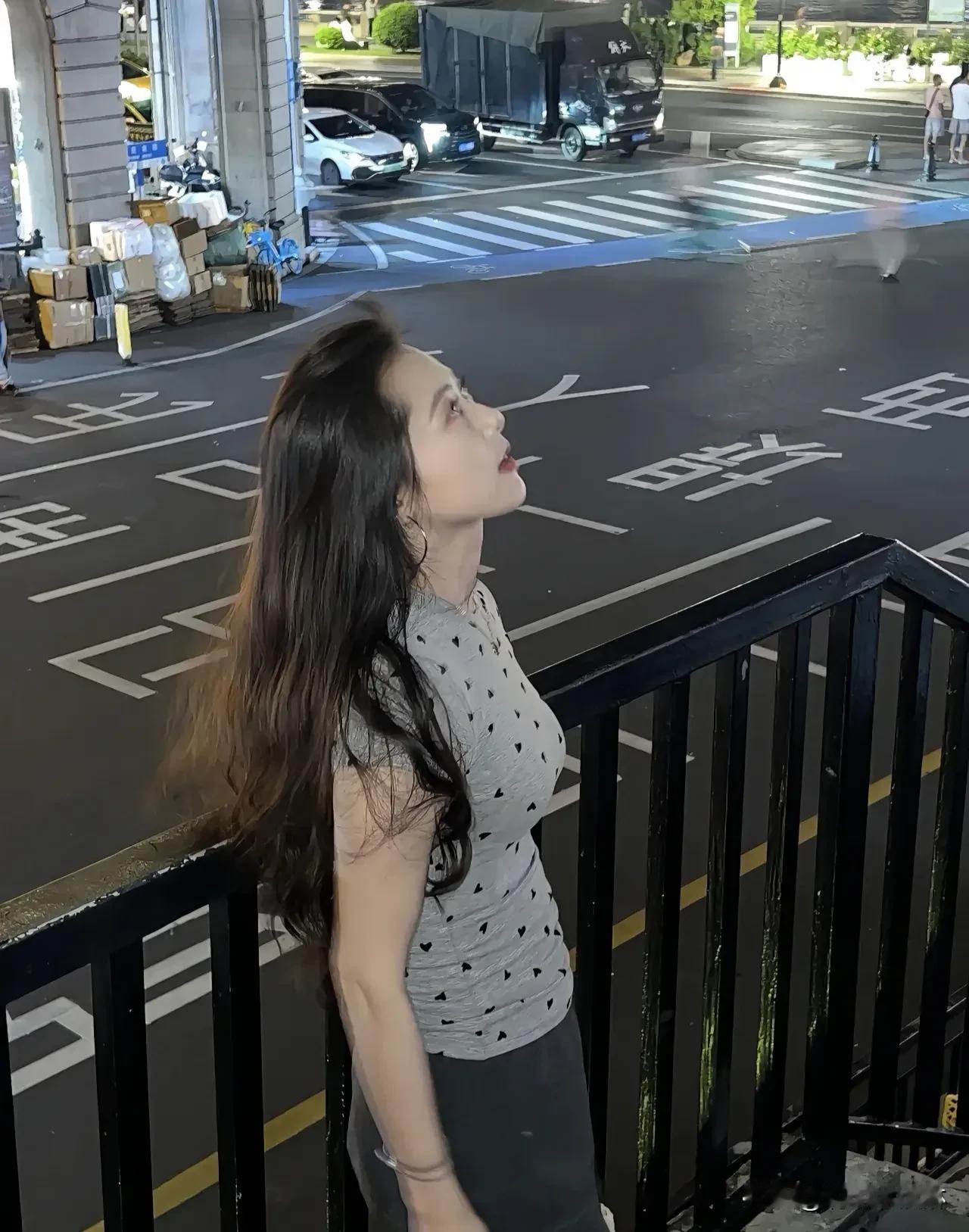 甜系女孩的微笑密码甜美笑容背后，藏着怎样的治愈力？阳光、自信、温暖