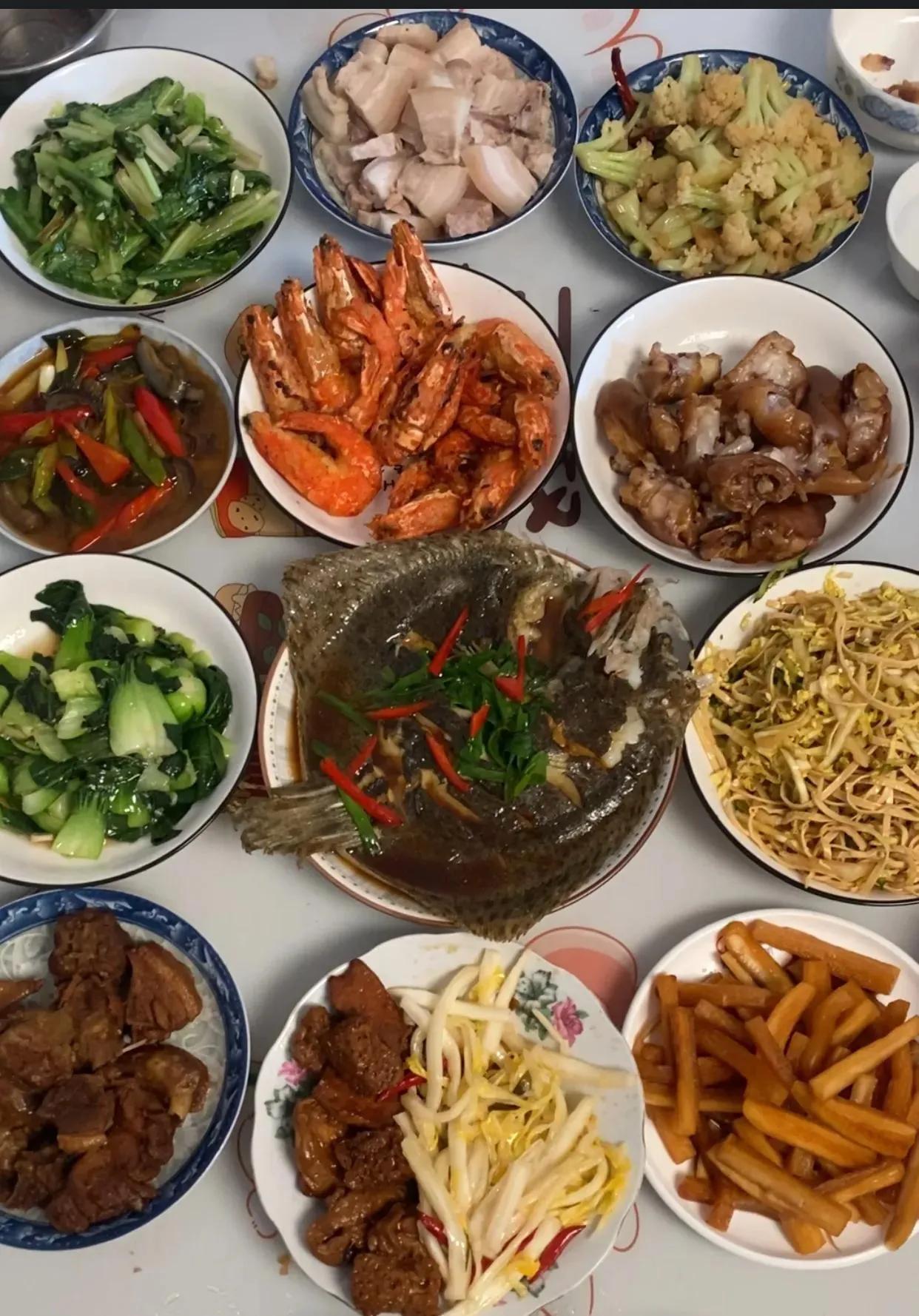 大过年的，别人家欢欢喜喜团圆，我家儿媳妇却连面都不露！腊月二十八，儿子带着小