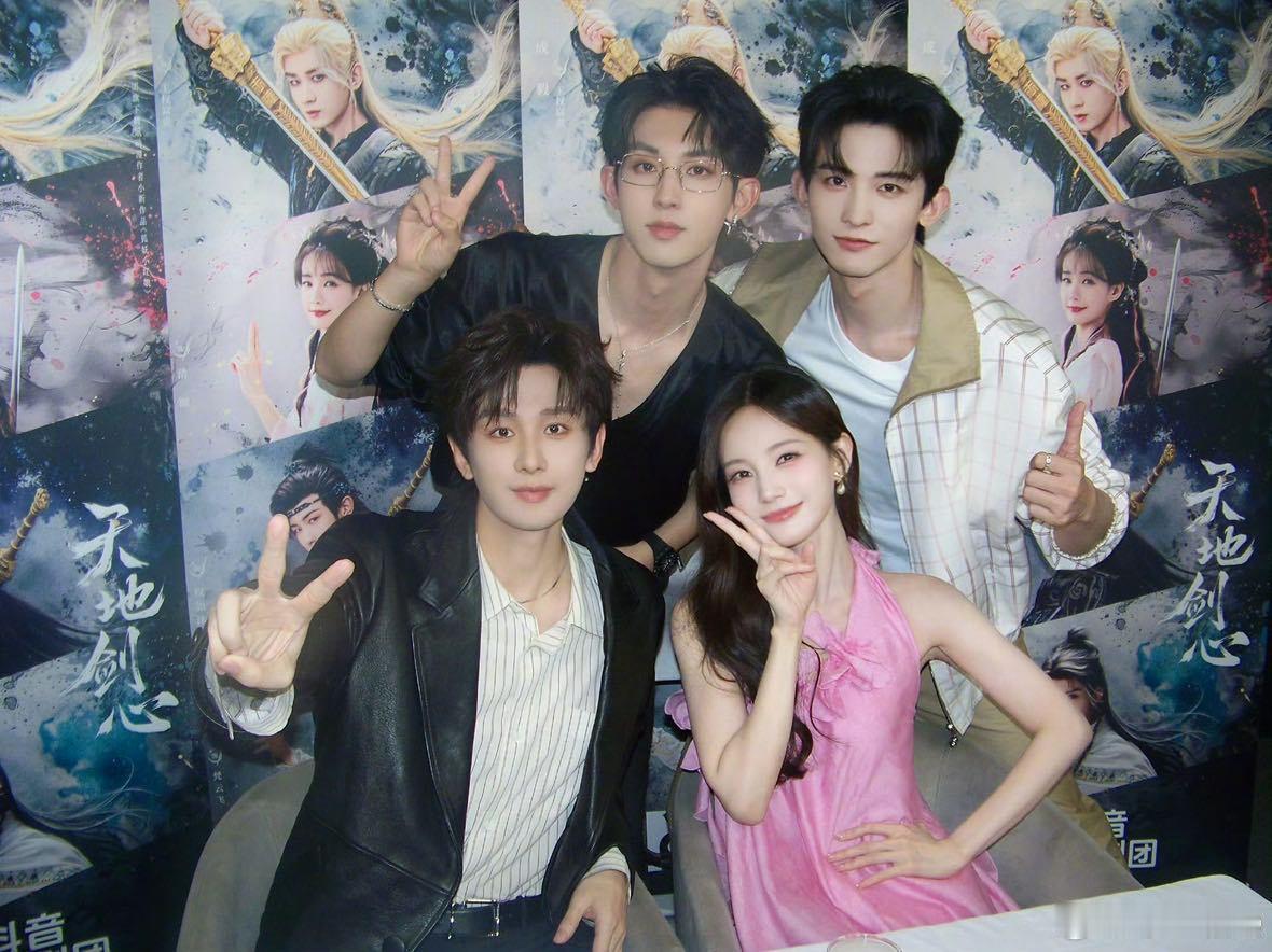 娱乐李一桐王权山庄现代版李一桐炸毛娃娃和娃娃一模一样hhh​​​