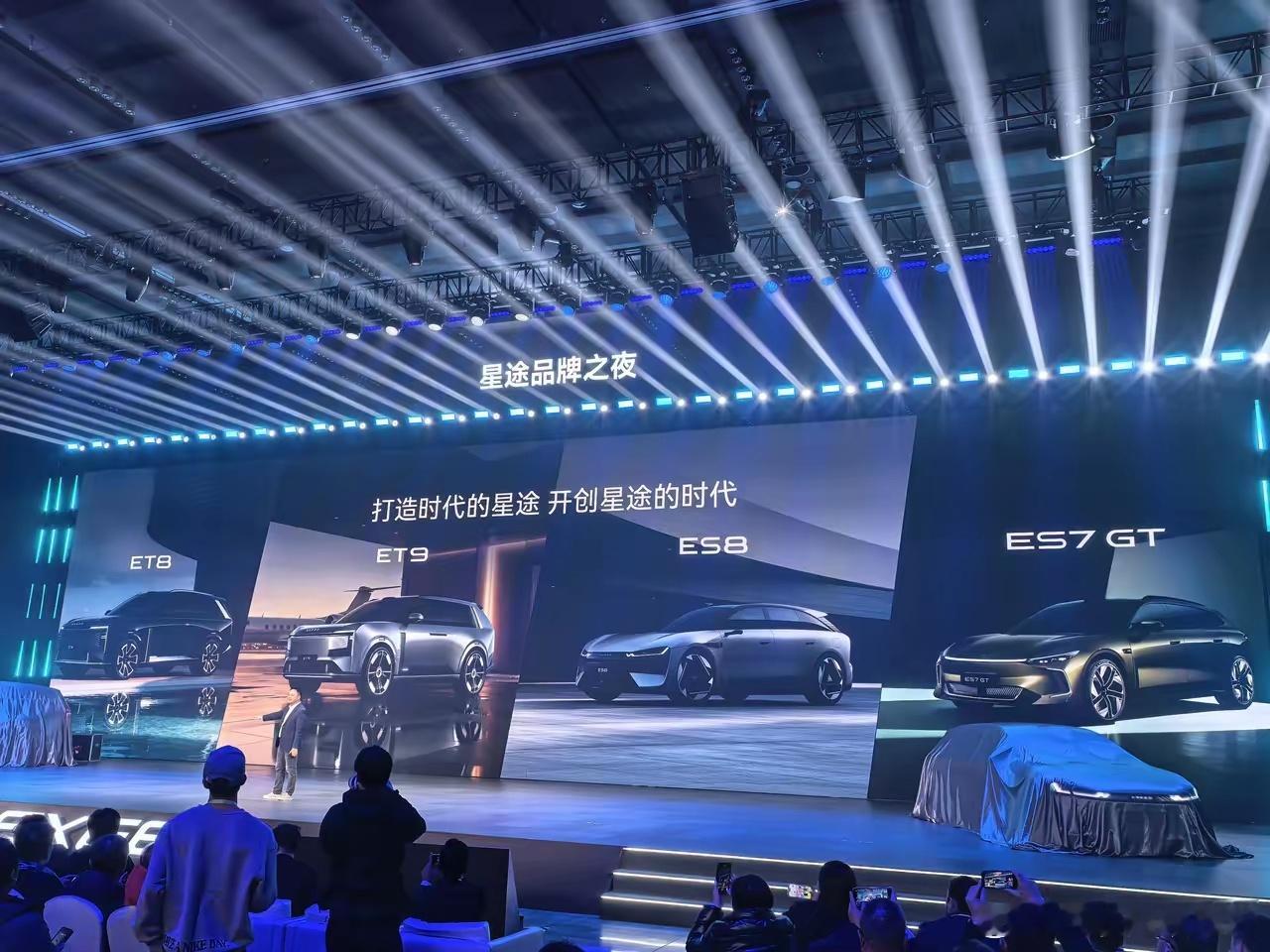 明年要上固态电池，不是半固态哦，纯电续航能到1000公里！注意了哈，这可不是蔚来