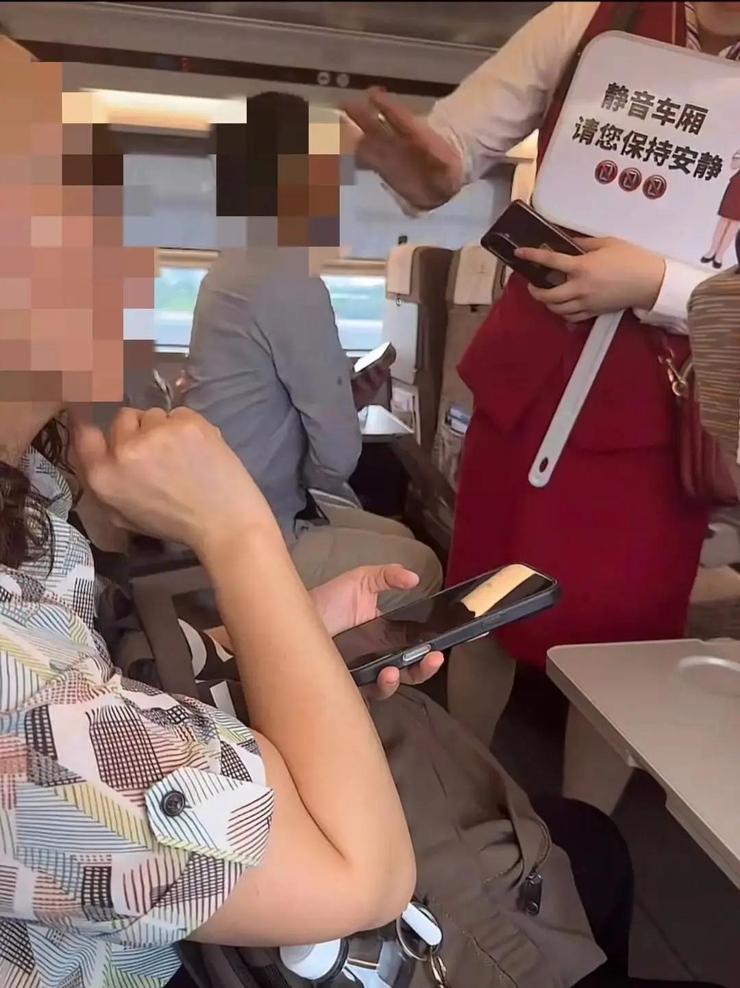 5月21日大河报报道，上海，一女子不顾旁人劝阻，在静音车厢里接连打了二十多分钟电