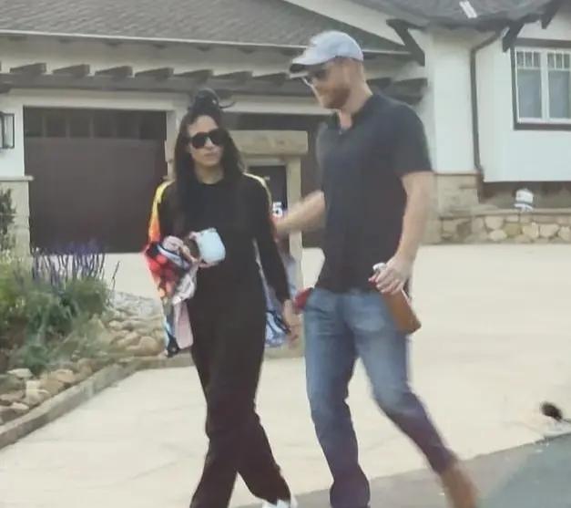 梅根也没想到，一次活动，让她露出了“正面目”。一直以光鲜亮丽形象，出场的梅根，