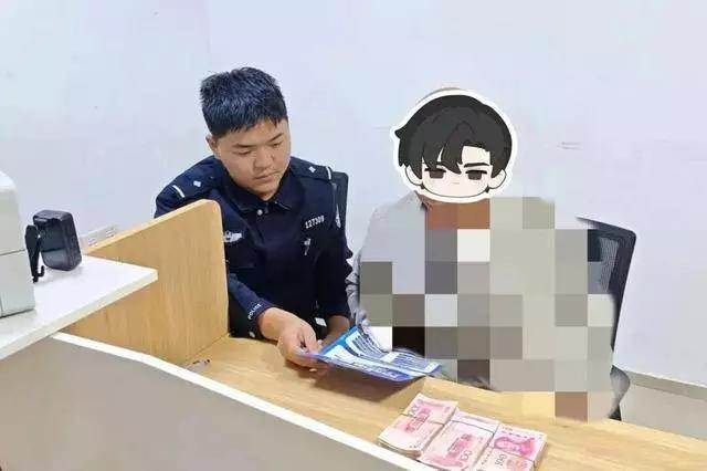 00后新警一根卡针救下126万！这波操作比电视剧还燃江苏泰兴这位00后民警