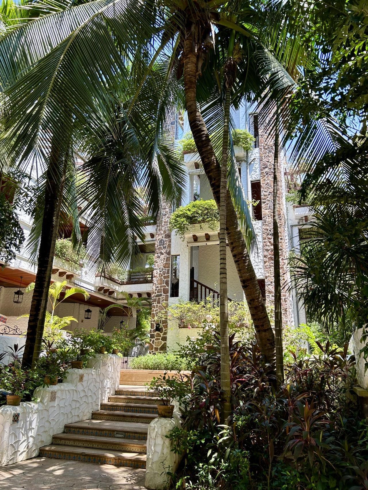 想了很多天，爸妈还是决定回北京生活不在三亚住了，房子空置不住，也没时间来打理，决