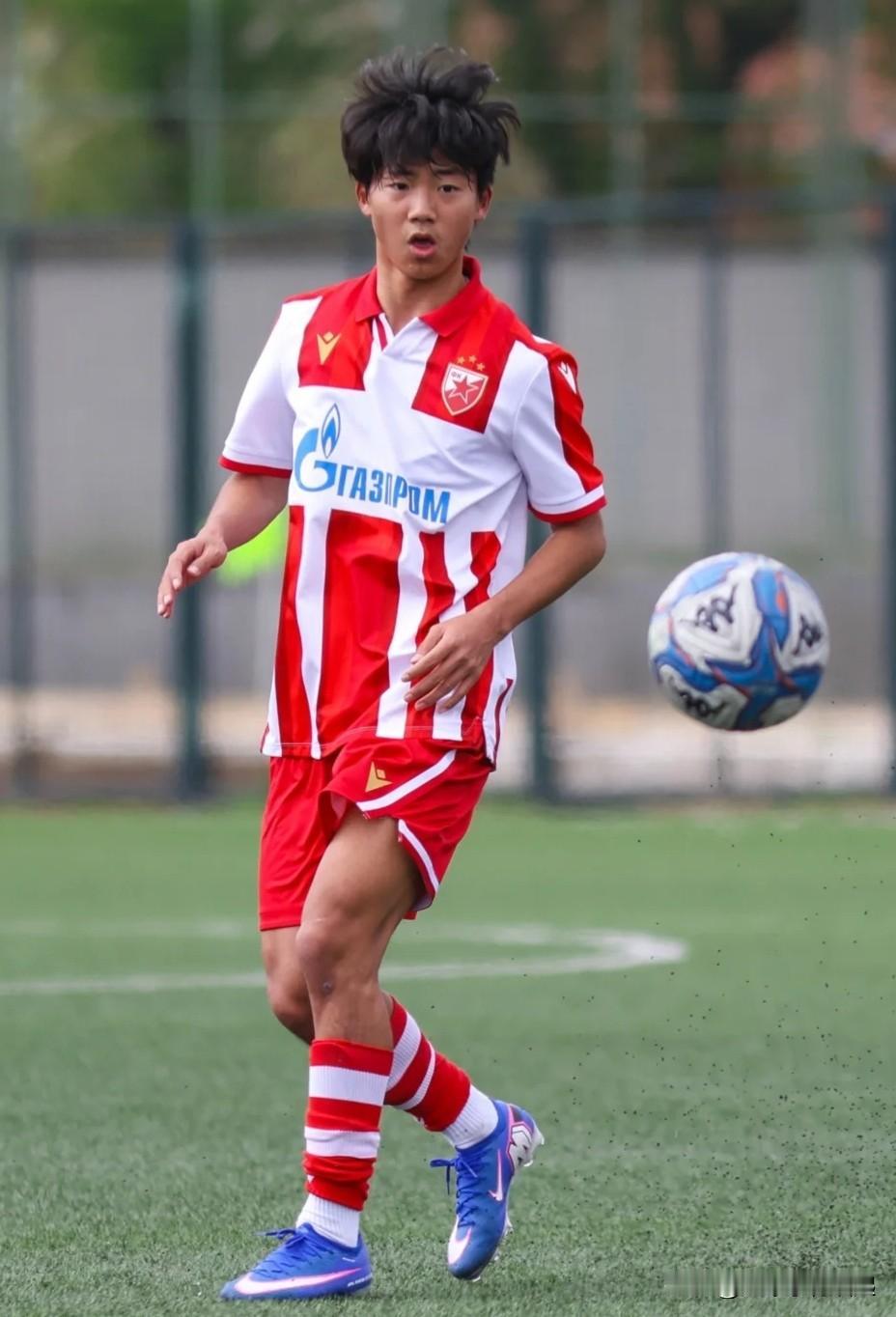 国足小将万项留洋爆发！破门+救险，遗憾伤退。U17国脚万项在贝尔格莱德红星