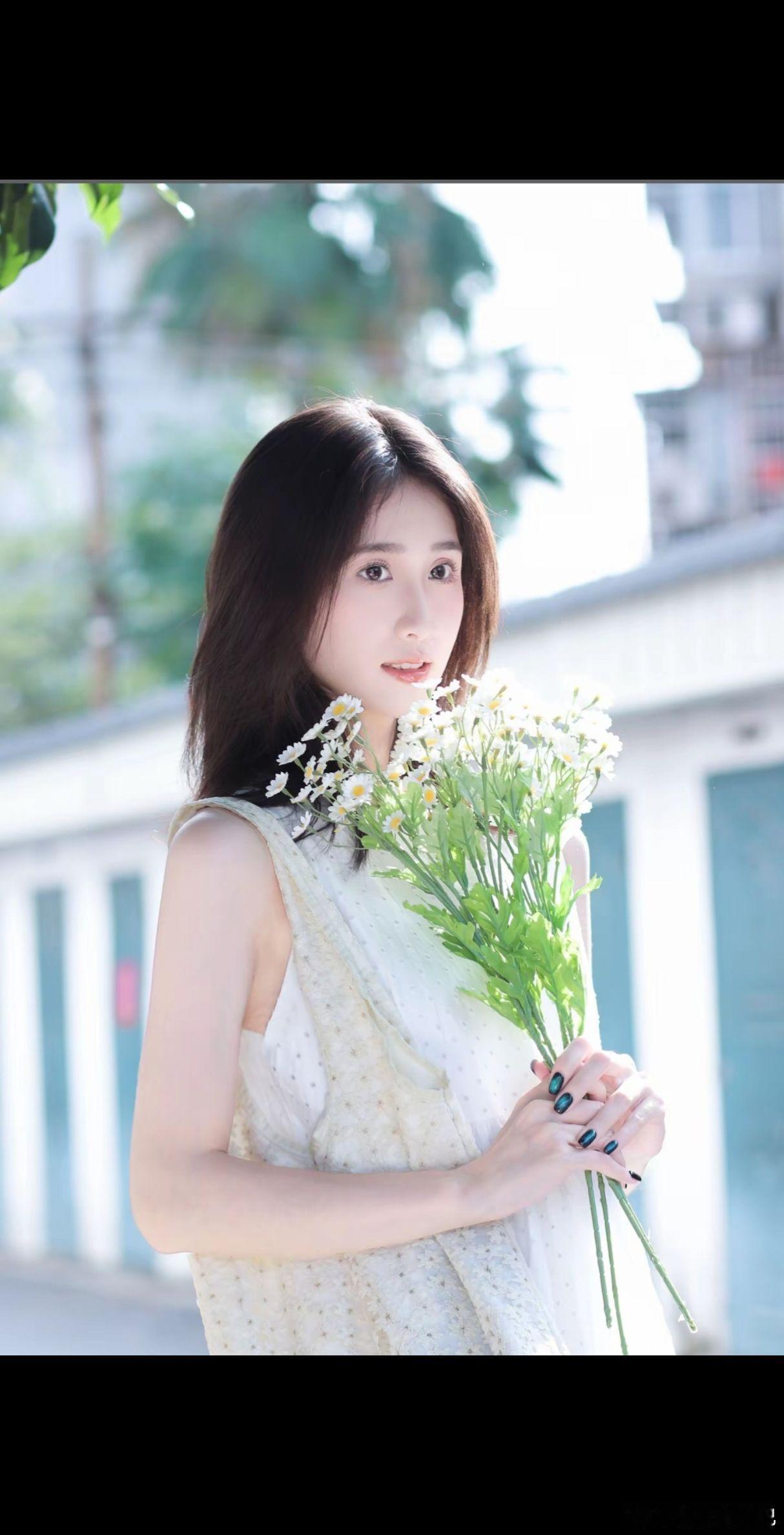 清纯甜美气质穿搭小姐姐你会喜欢主动的女生吗