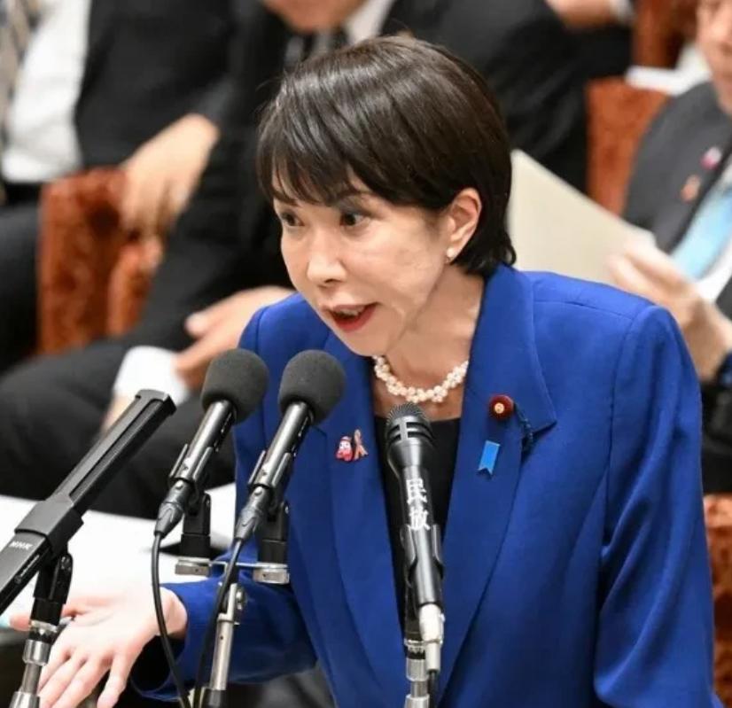 日本首相和外长又突然表态！据日本共同社报道，日本首相高市早苗12月15日出席