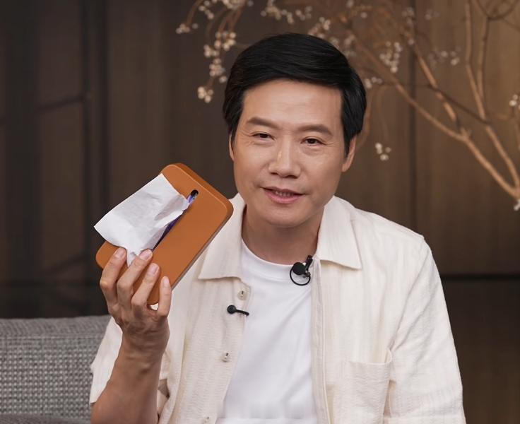 很多人抱怨小米YU7纸巾盒卖169很贵，其实这个纸巾盒是车规级材质且经历过吐鲁番