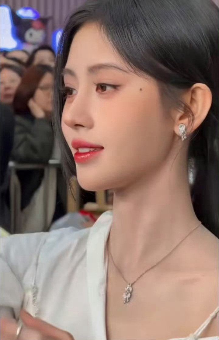 所有人都来感受温柔姐姐的生图！鞠婧祎