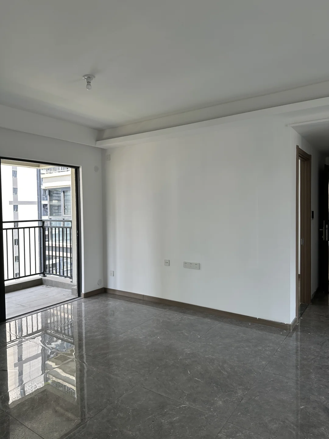 左划一下，120平9w没了😭