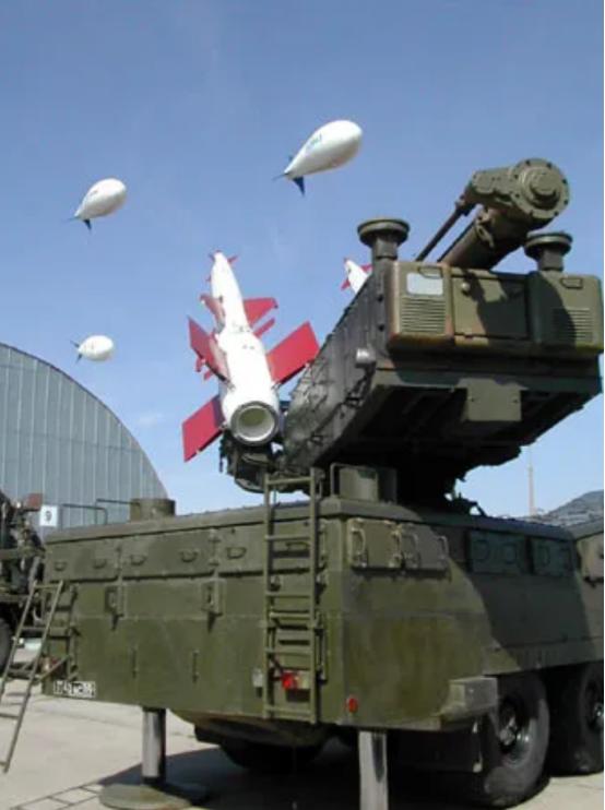 历史是惊人的相似，当年是希特勒逼犹太人四处逃命，现在是犹太人自己四处保命。麻