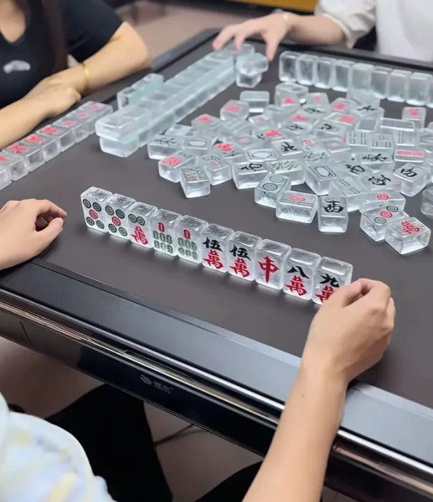 第一次玩水晶麻将这是明牌吗？