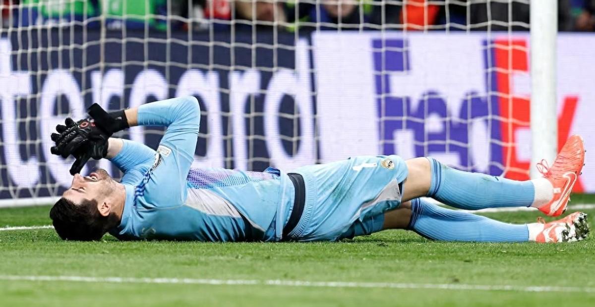 皇马刚淘汰曼城就要“痛失城门”？33岁门神硬撑半场代价惨重，这一伤或许直接断送