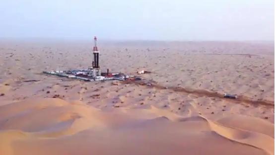 沙漠下面几乎全是石油，我国缺油年年大量进口，那为啥不开采呢？就拿塔克拉玛干沙漠来