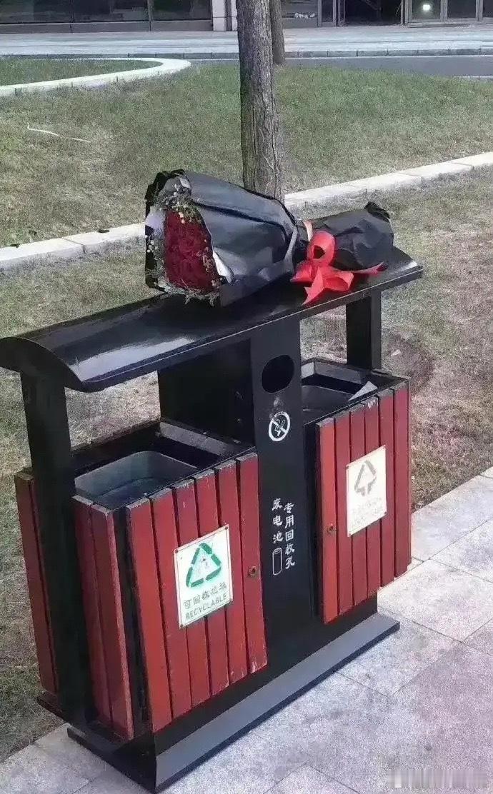 一个敢扔，一个敢放，都是大胆的人