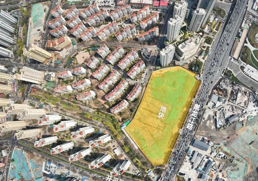 市北区黑龙江路旁边的果品市场地块于今日成功出让，果然是保利联合青铁，以楼面地价1