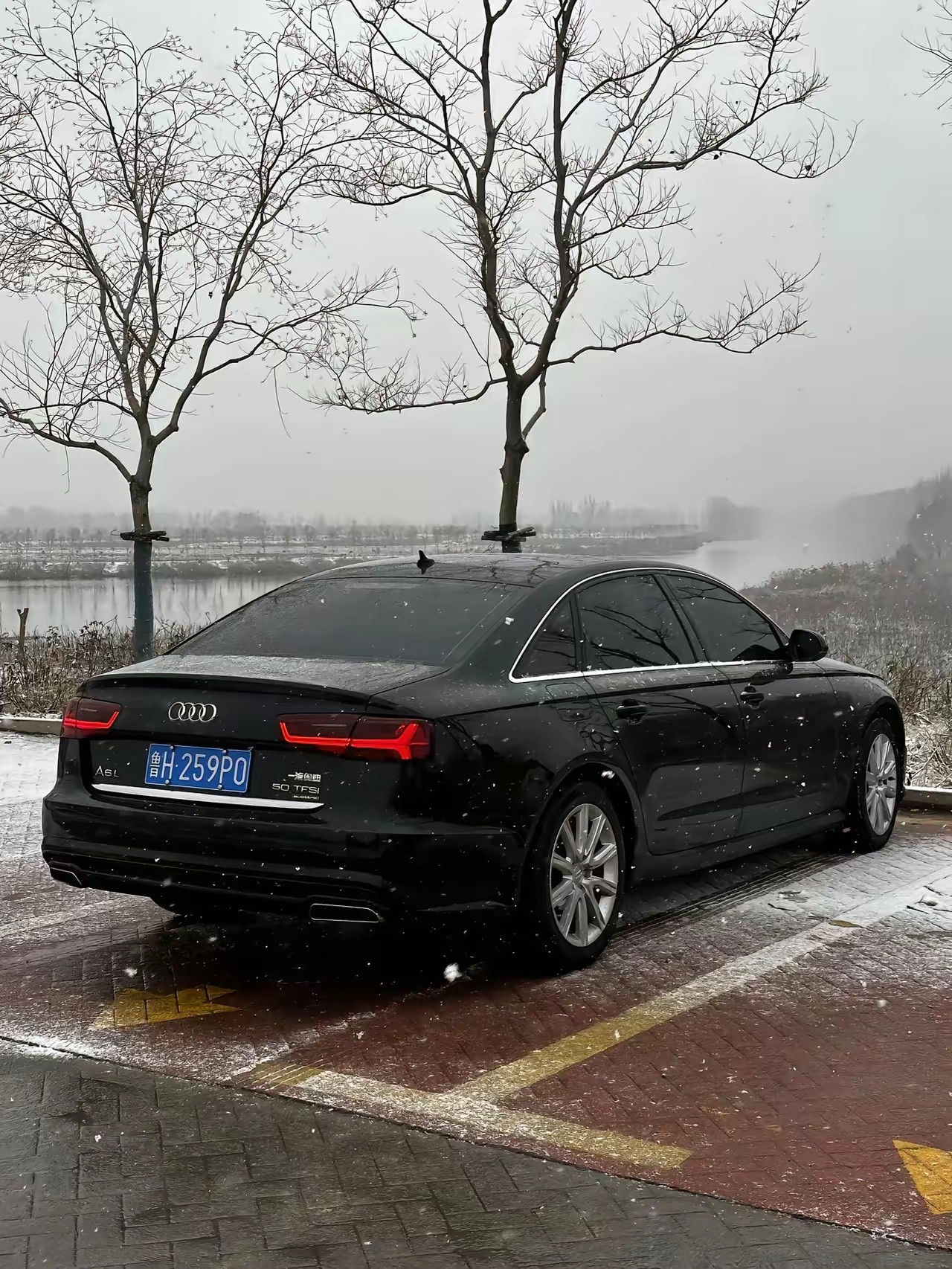 当年四十万买的车，现在车商开口就给五万。有多少车友只能无奈留下继续开？