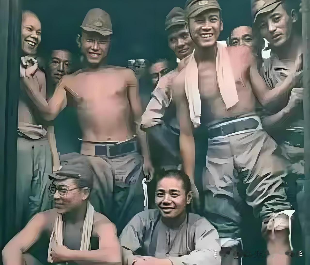 1945年8月日本投降后，照片上这些都是被遣返回国的日本士兵，他们在战争时期杀人