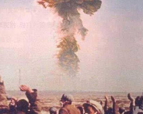 罗布泊一次核试验中，我国放飞50只军鸽，结果只回来45只，科研人员不知道的是，没