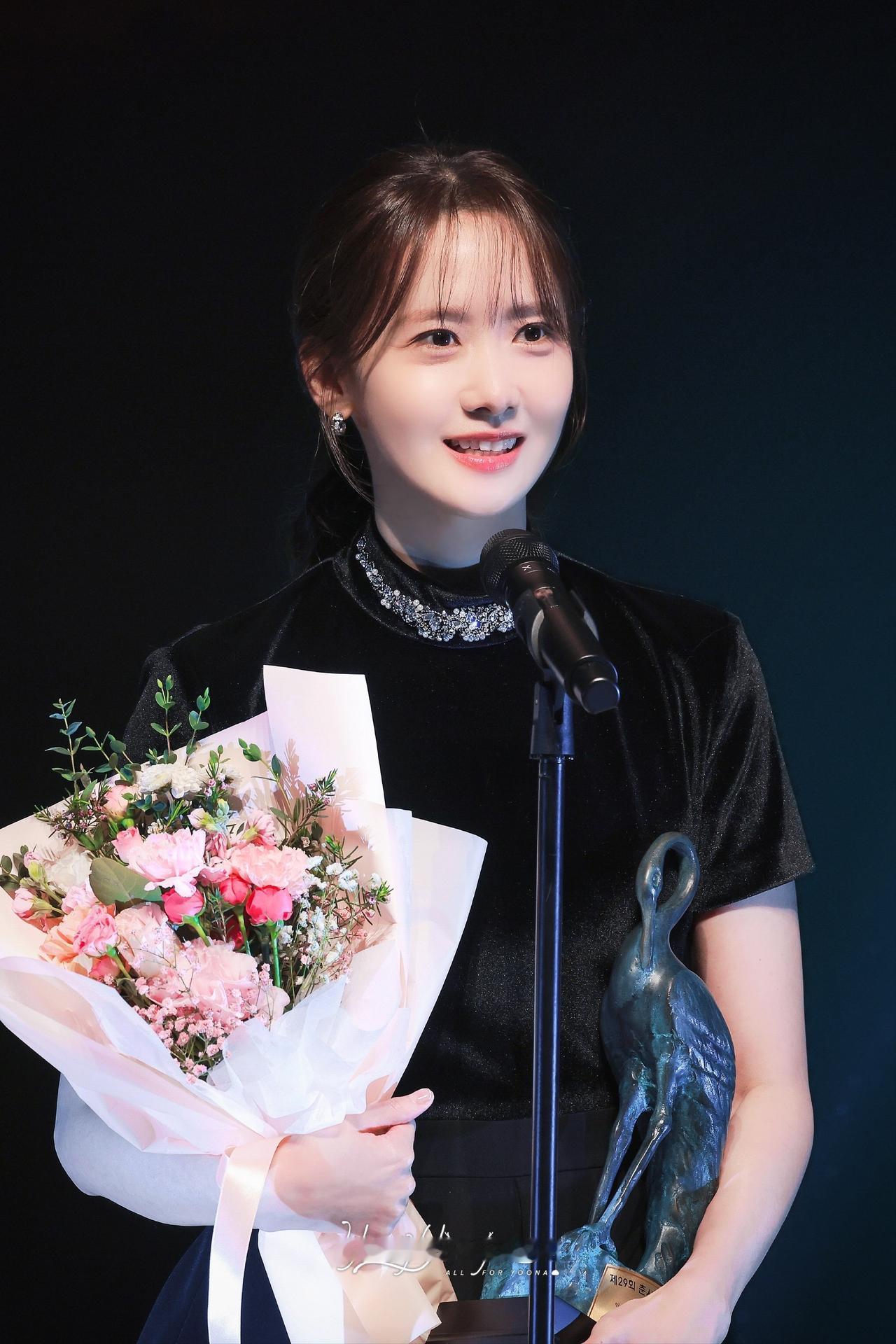 林允儿领奖发言图