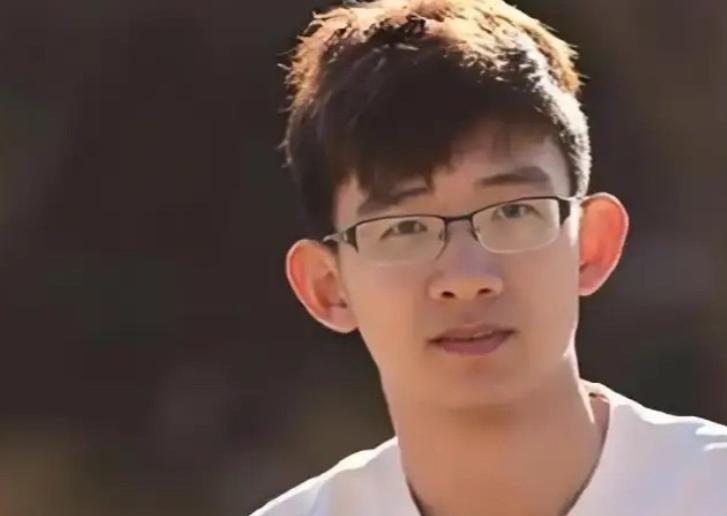 “北大学霸”刘嘉森一语惊人！他说：“我的同学里，父母有钱有势的大有人在，父母是博