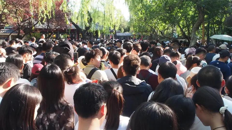五一的天下第一泉济南趵突泉
