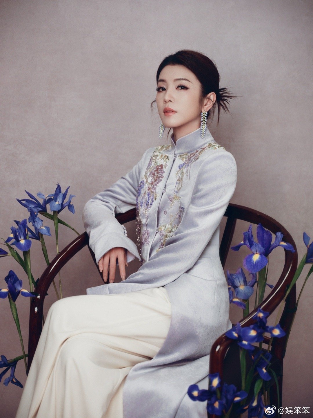 李云霄梁祝30万人抢票李云霄这《梁祝》也太火了！朋友定了仨闹钟抢票，结果连支付