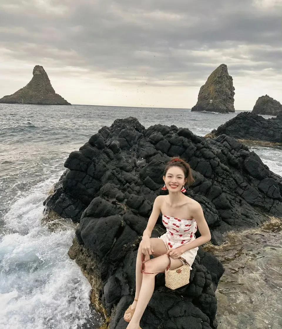 难怪很多女明星火了以后会去整容，因为现在就是个看脸的时代！长得好看就是王道！最