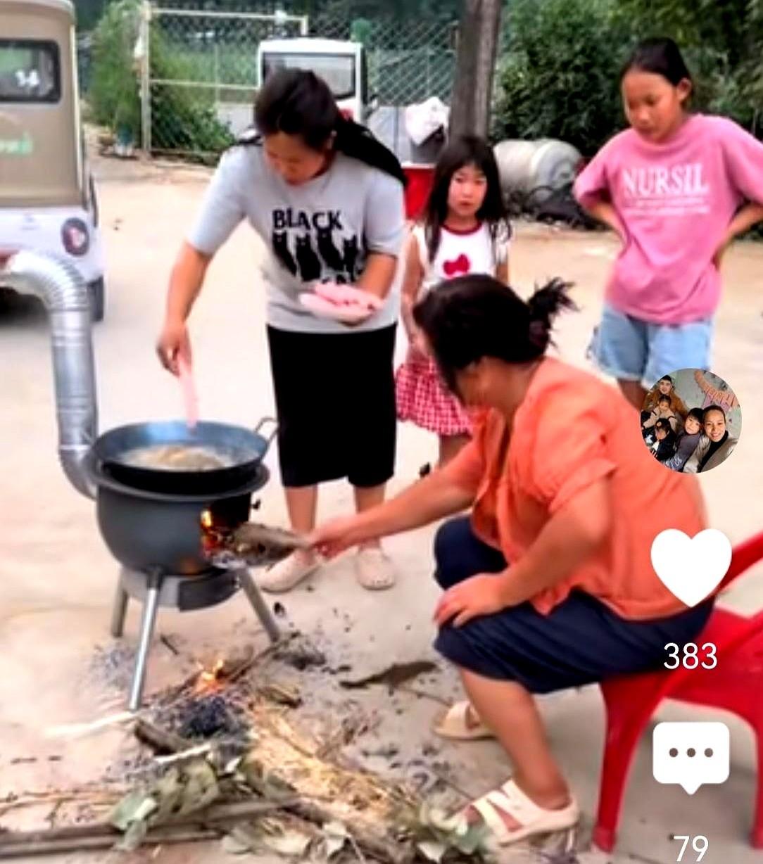 阿杜又想带孩子们去买衣服了，心里却直打鼓，不知道这次开口，他们会不会又摇头拒绝。