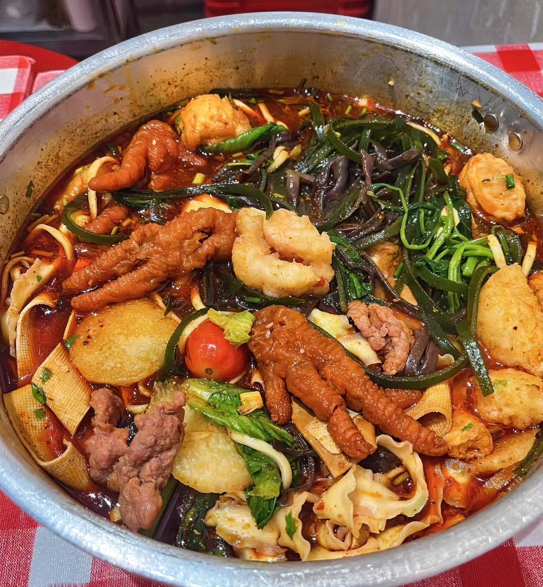 我发现一件很现实的事。去长辈家看望老人时，尽量别留下来吃饭。结婚第一年过