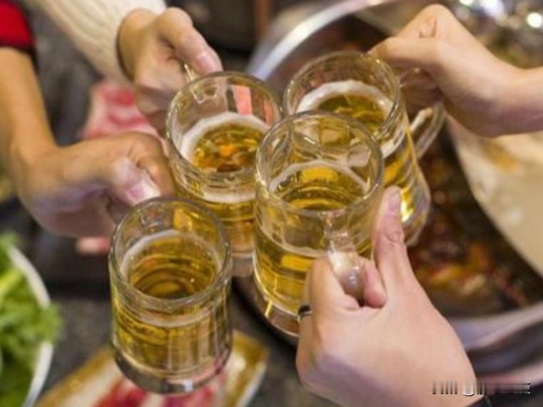 吉林长春，男子和朋友去喝酒，心血来潮带着女友，想让她与朋友认识认识，酒过三巡，男