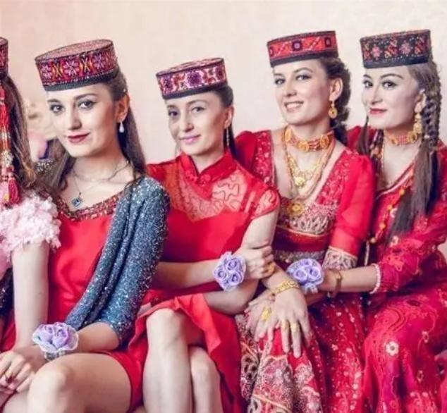 在中国56个民族里，最容易被名字“冤枉”的，绝对是塔吉克族。很多人想当然：既然叫