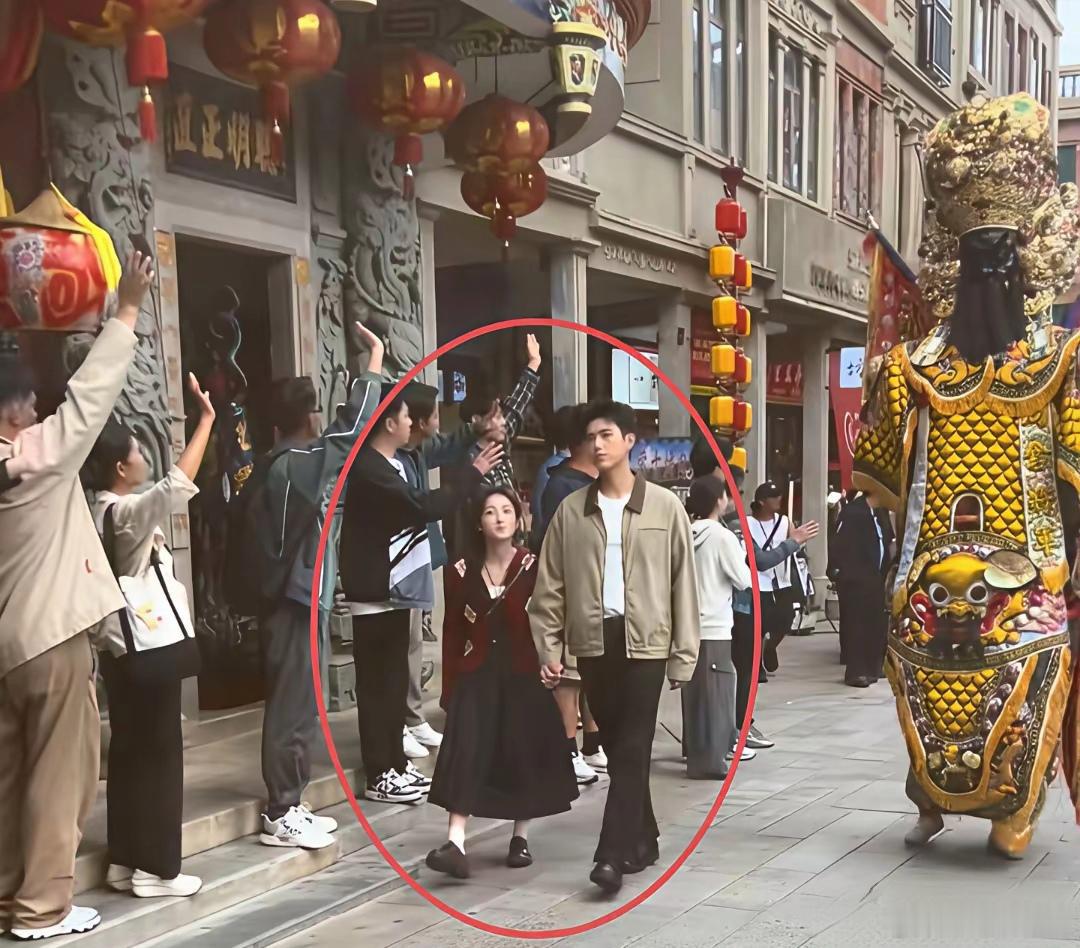 知道的是演情侣，不知道还以为是爸爸带女儿这身高差是最萌身高差吗​​​
